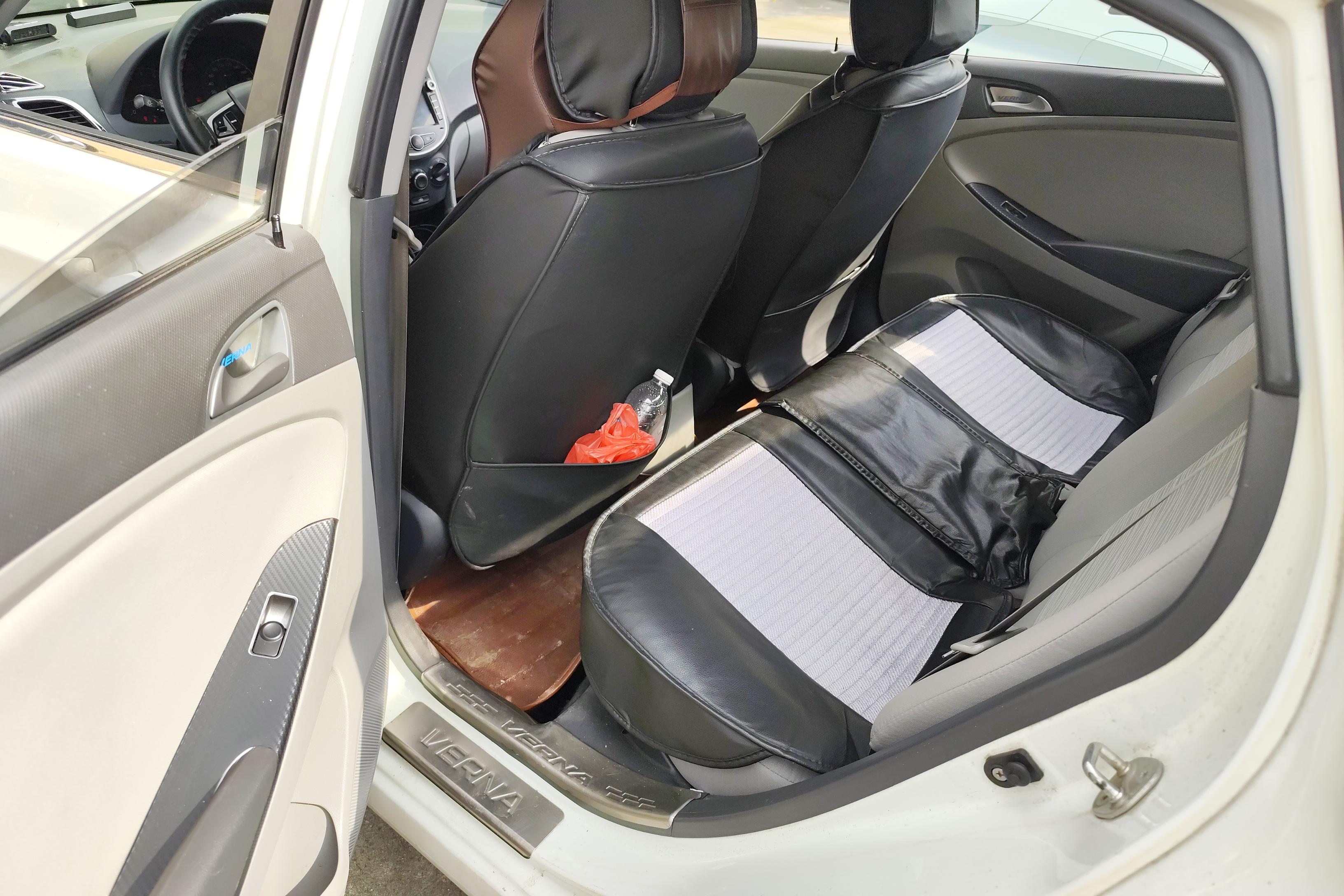 Hyundai Reina 2016 car image #14