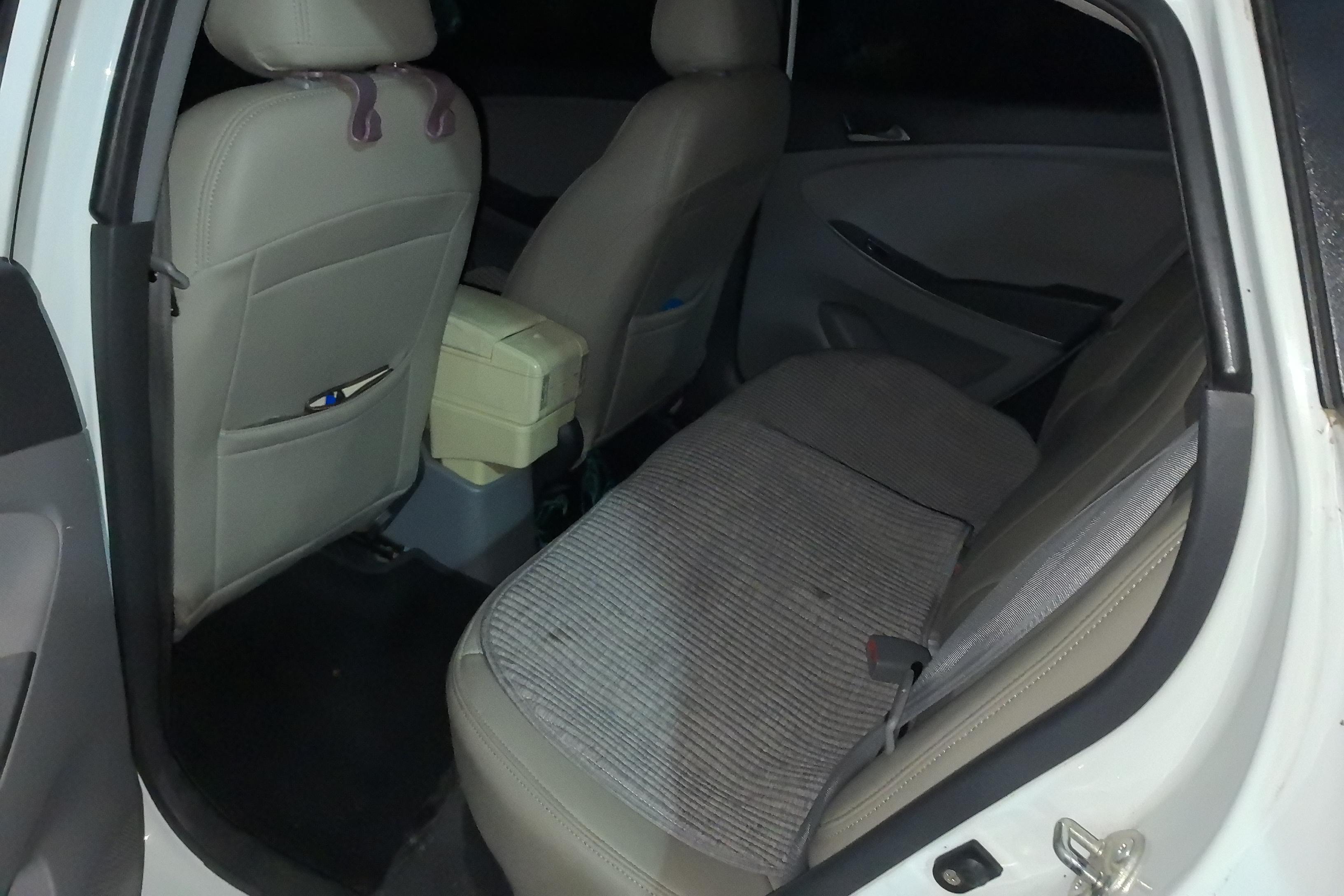 Hyundai Reina 2014 car image #14