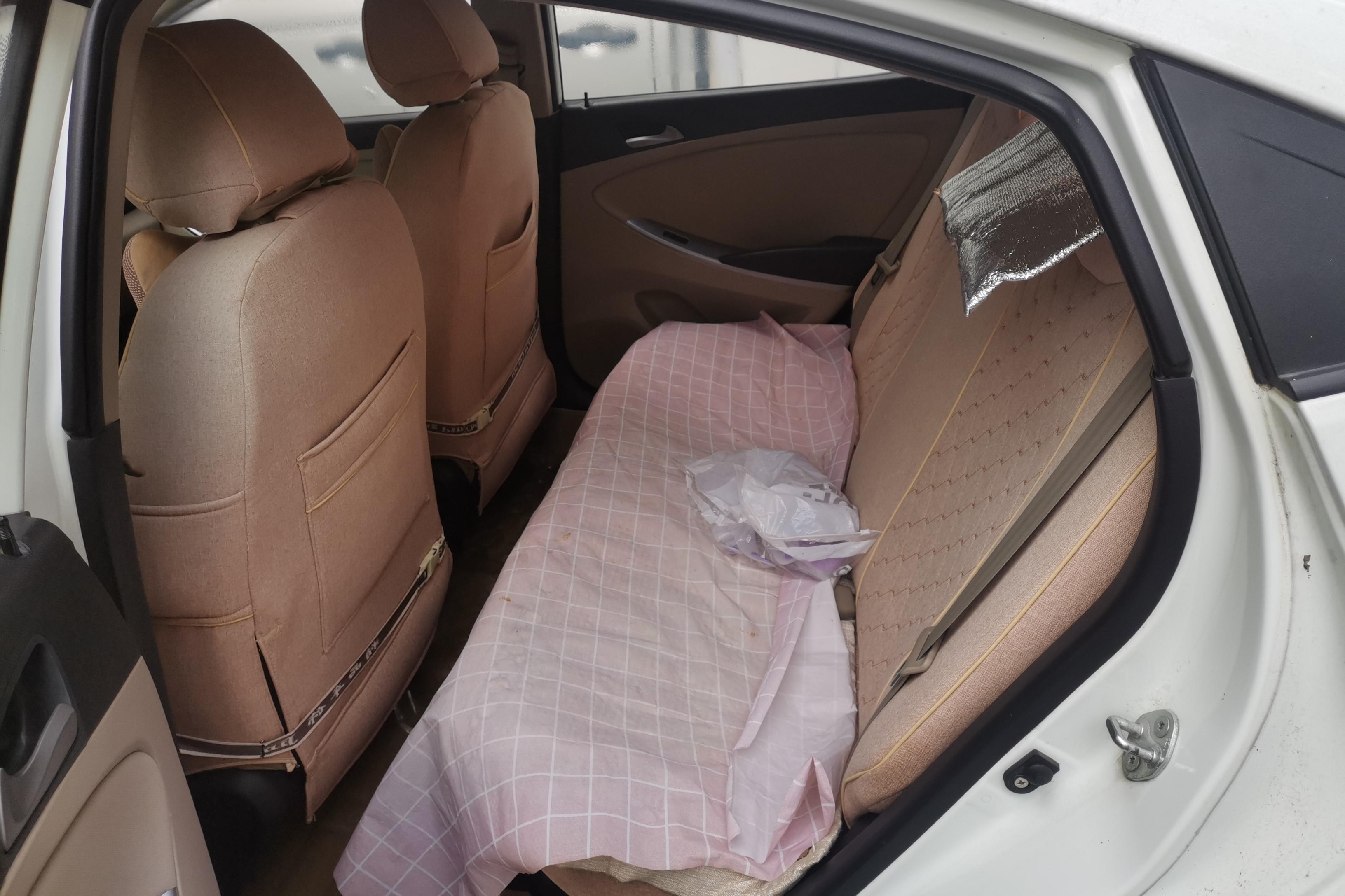 Hyundai Reina 2015 car image #14