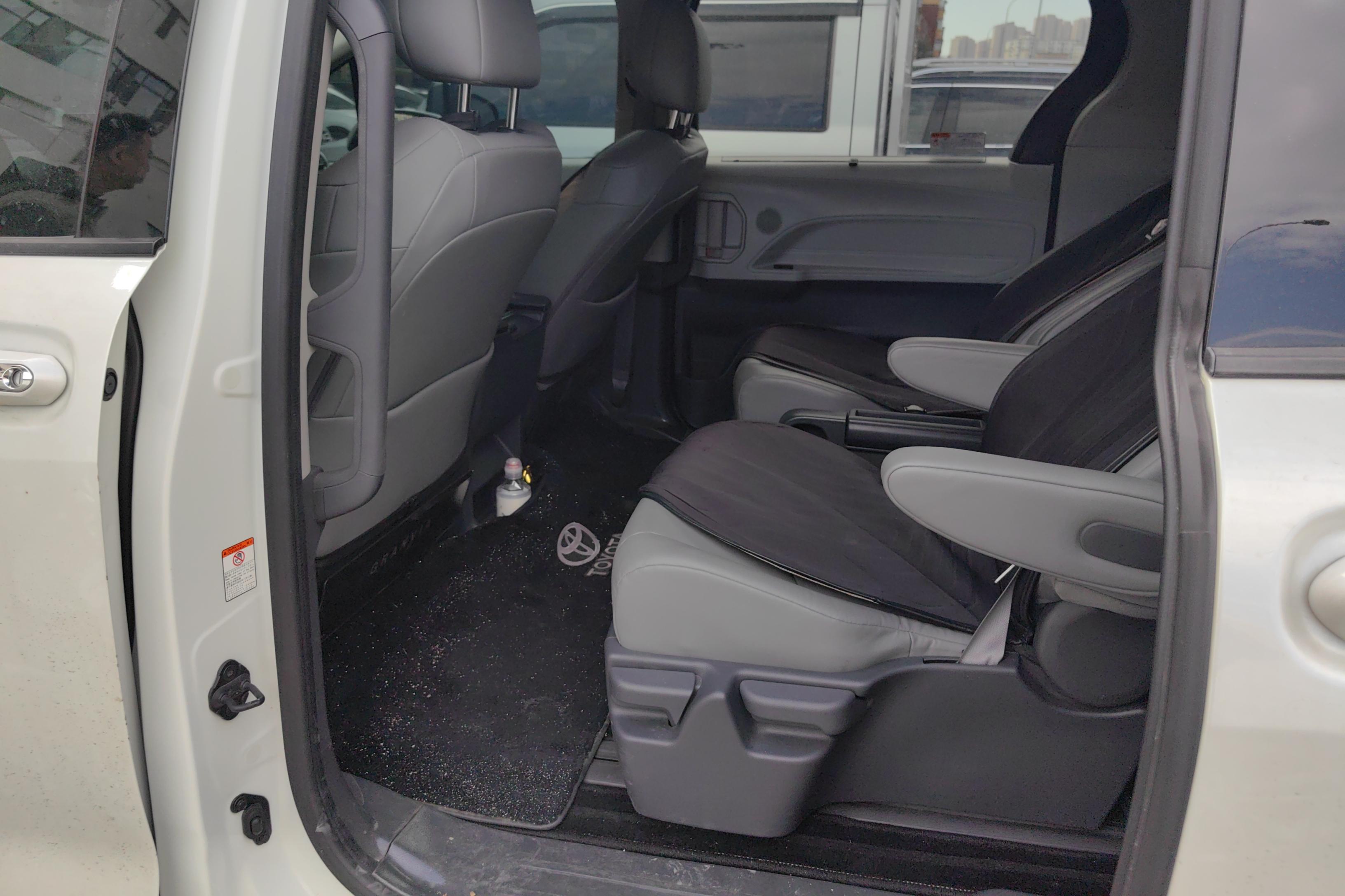 Toyota Granvia 2024 immagine di auto #14