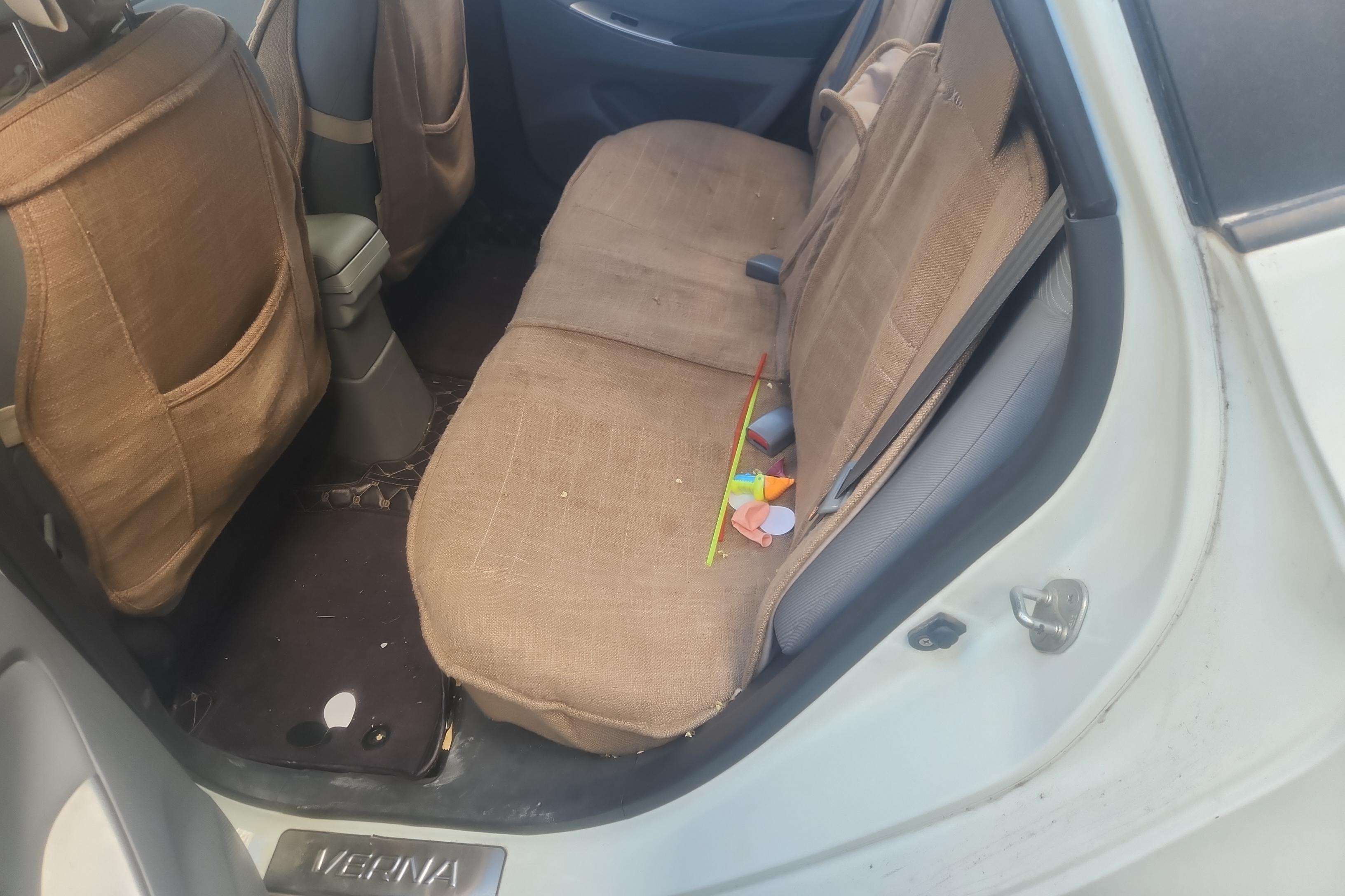 Hyundai Reina 2016 #14 Hyundai Reina 2016 car image #14