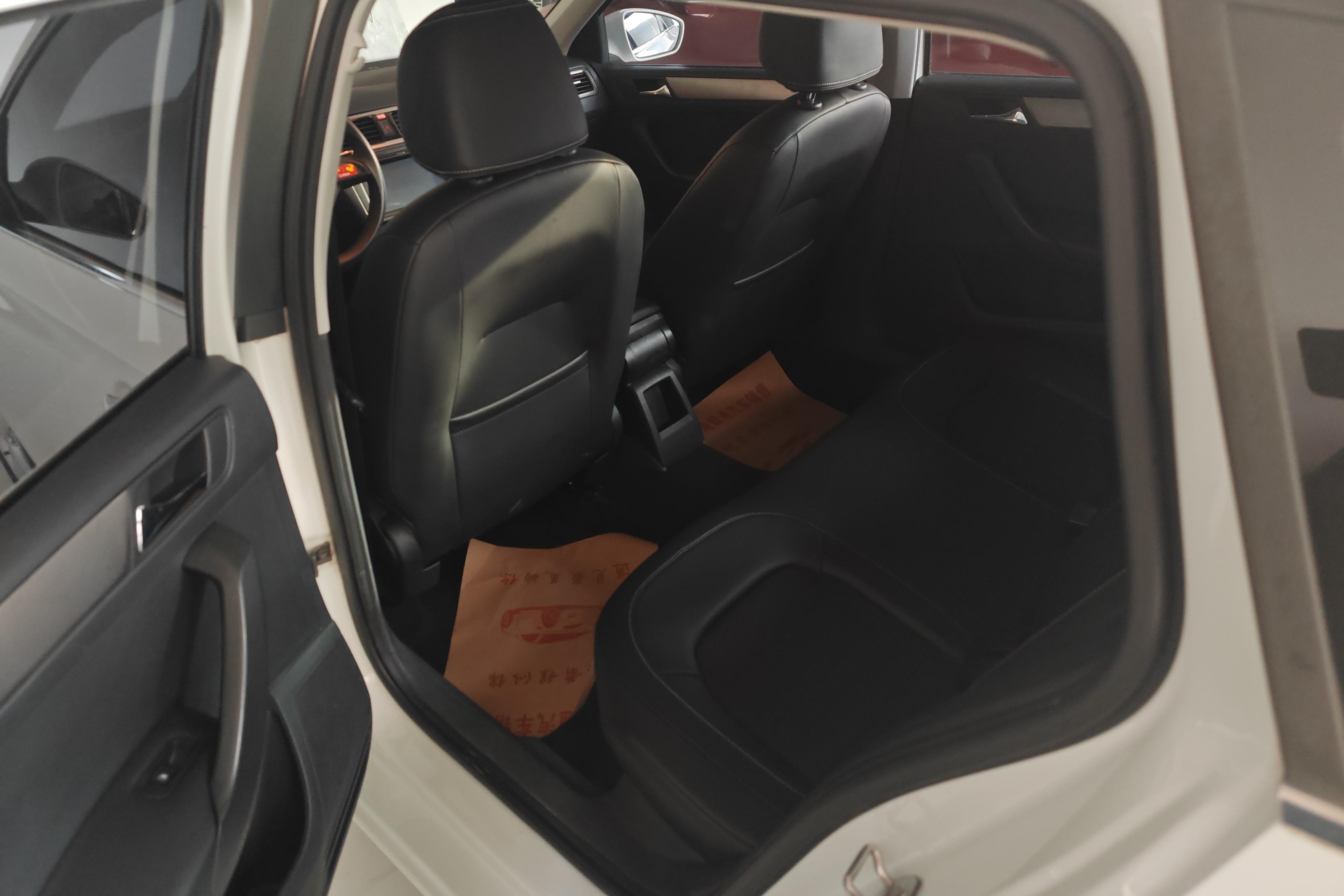 Skoda Rapid Spaceback 2017 car image #14