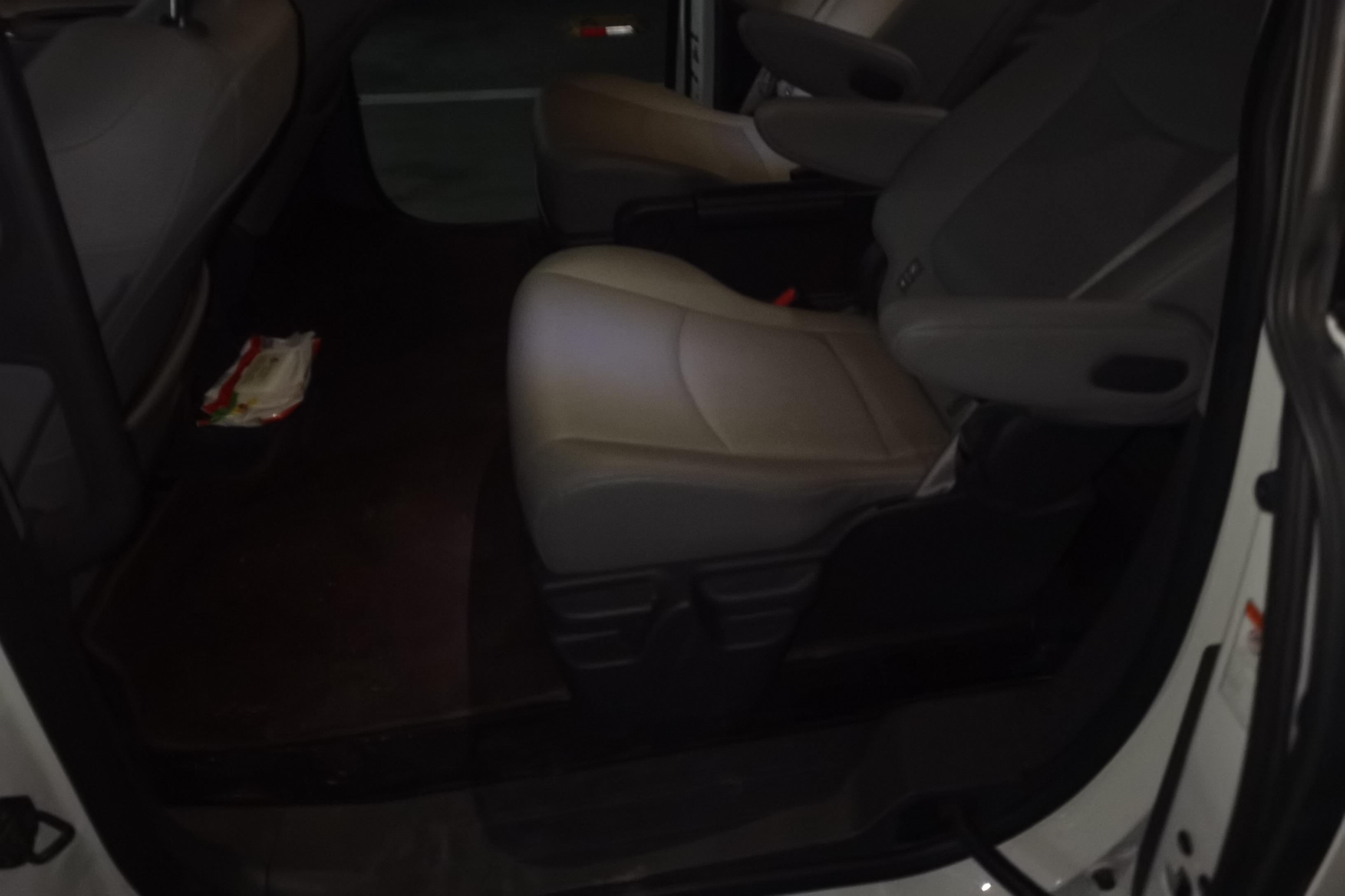 Toyota Granvia 2023 car image #14