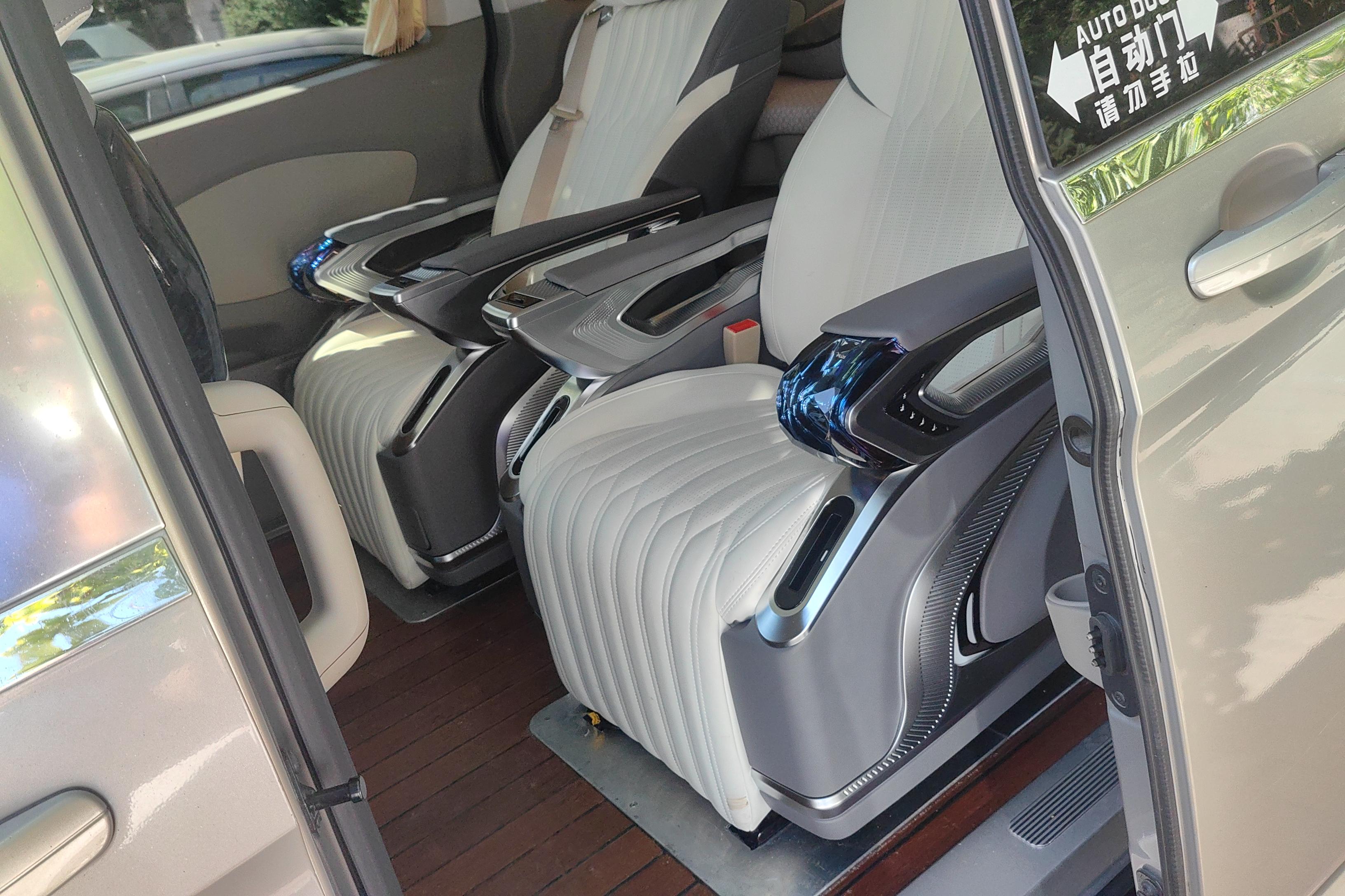 Ford Tourneo 2017 immagine di auto #14