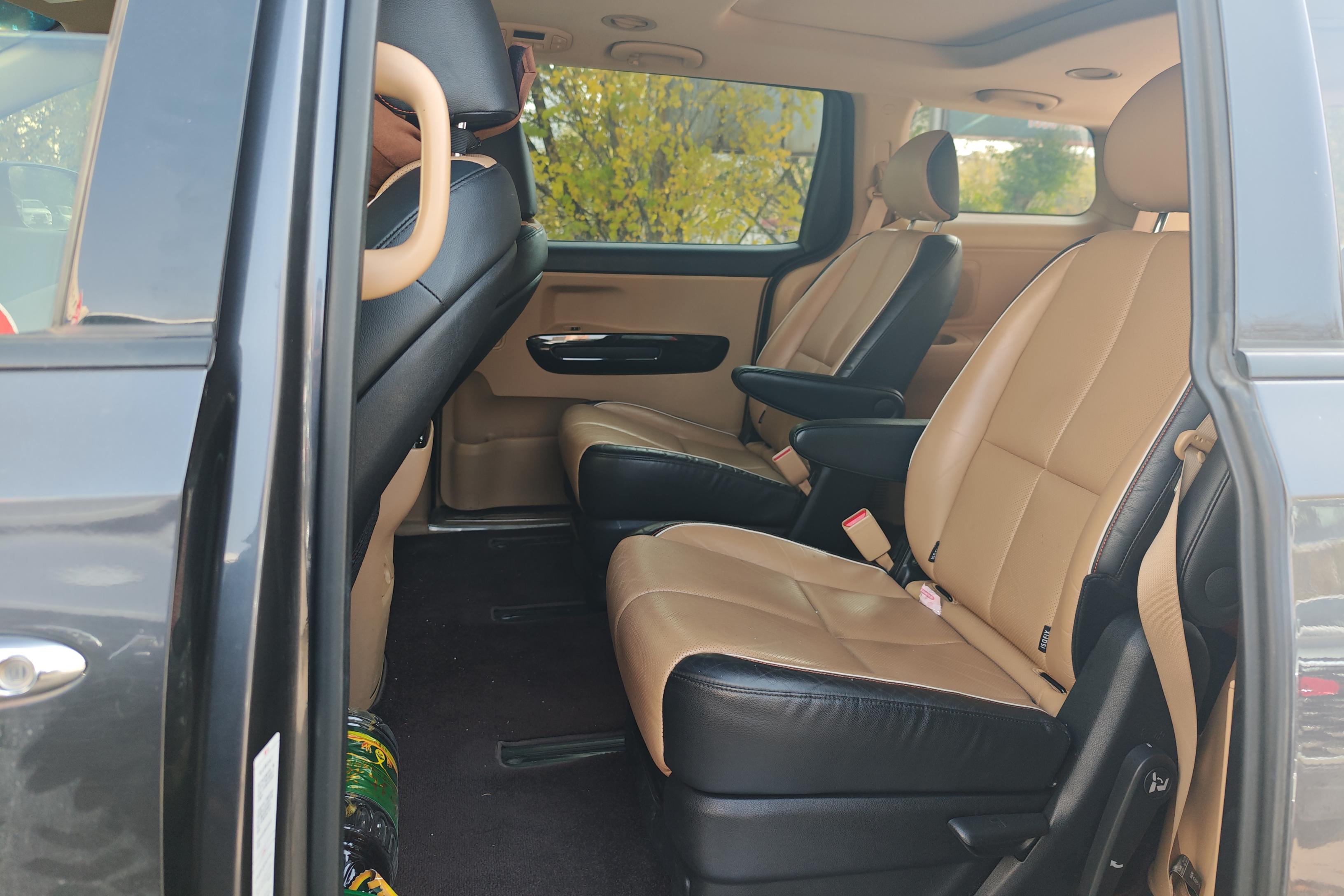 Kia Carnival 2016 immagine di auto #14