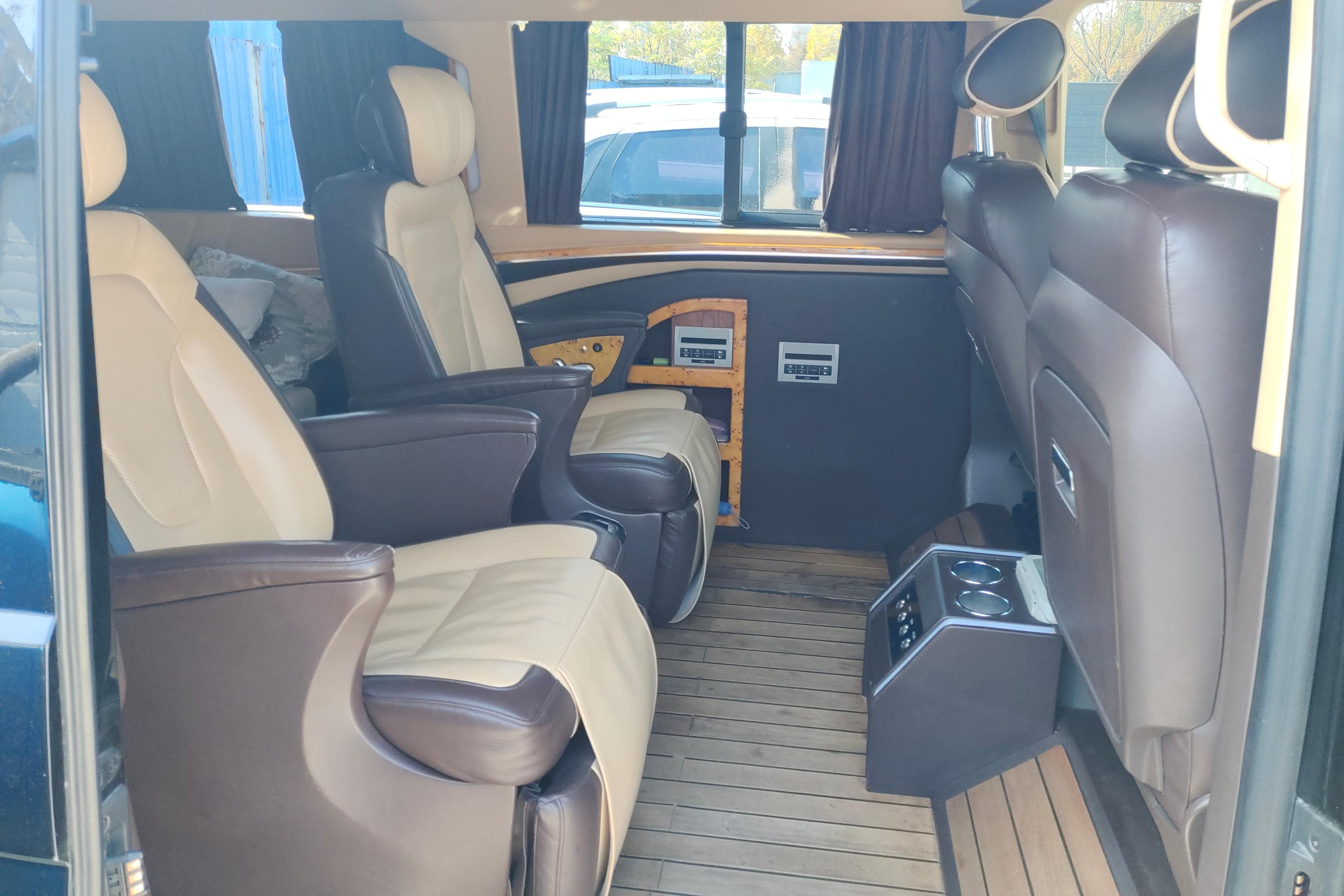 Volkswagen Caravelle 2018 car image #14