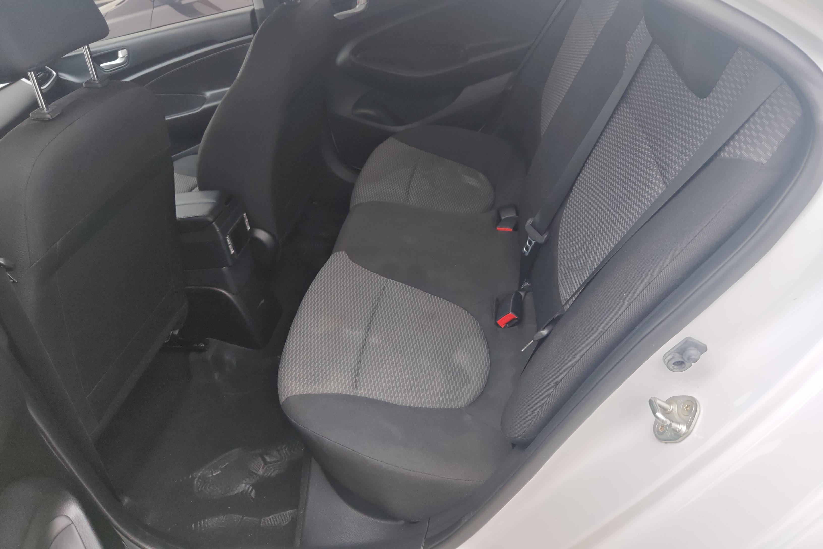 Hyundai Reina 2021 car image #14