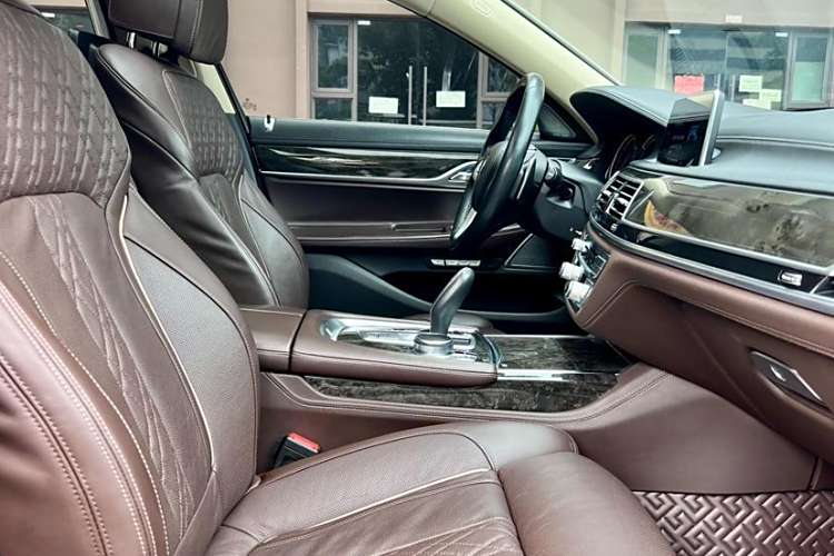 BMW M760Le 2017 #14 BMW M760Le 2017 car image #14