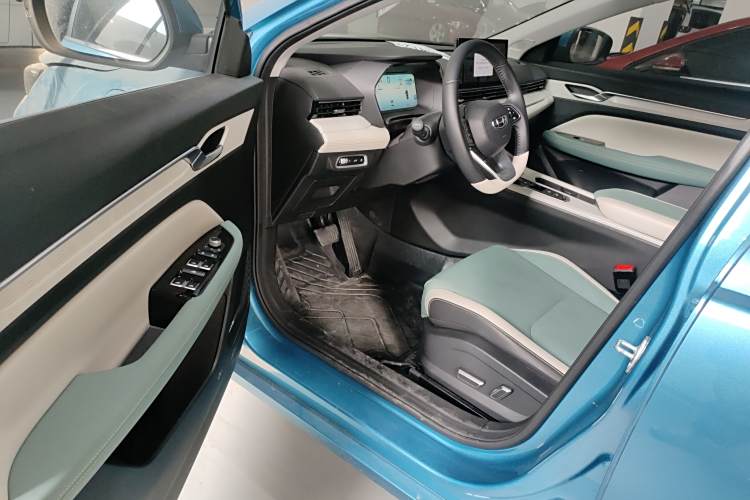 GEELY Emgrand L HiP 2023 car image #14