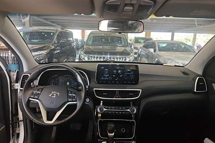 Hyundai Tucson (Imported) 2019 car image #14