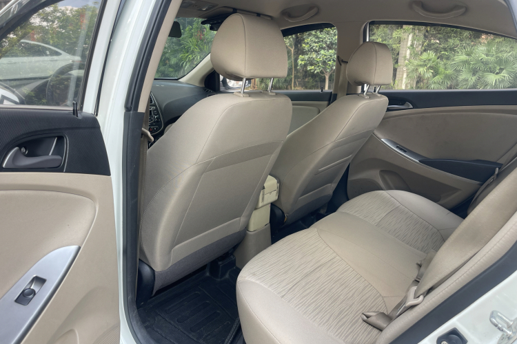 Hyundai Reina 2016 car image #14