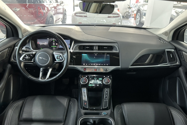 2019 car image #14