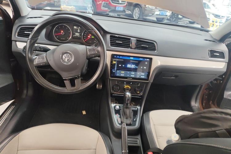 Volkswagen Cross Lavida 2017 صورة سيارة #14