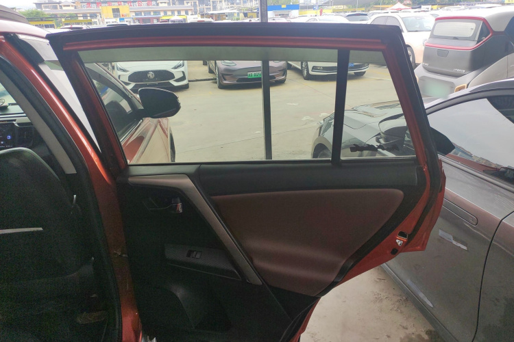 Toyota RAV4 (Imported) 2014 immagine di auto #14