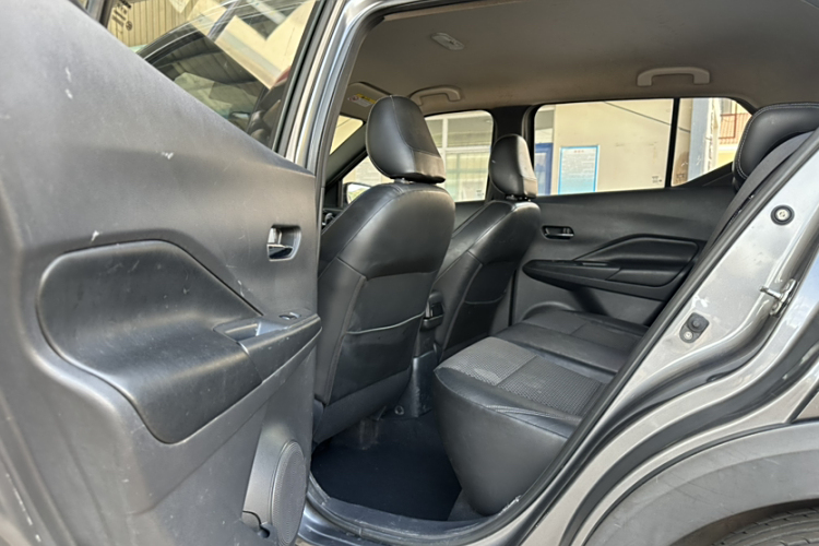 Nissan Kicks 2017 immagine di auto #14