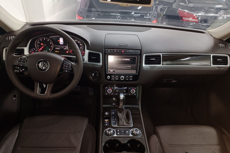 Volkswagen Touareg 2016 car image #14