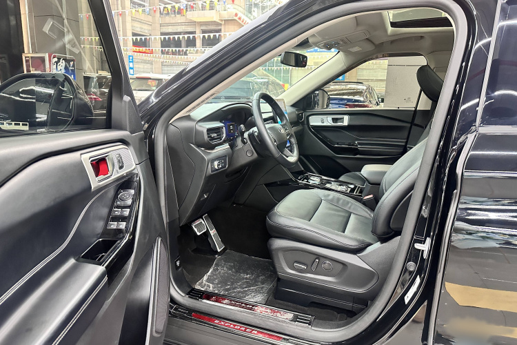 Ford Explorer 2021 immagine di auto #14