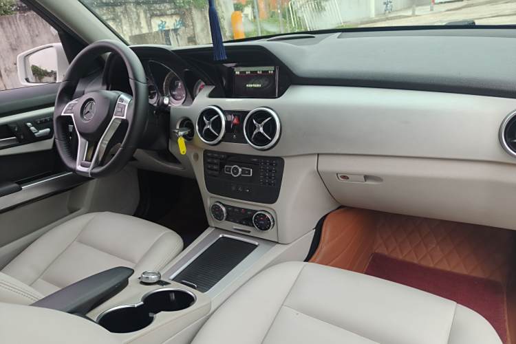 Mercedes-Benz GLK Class 2015 car image #14