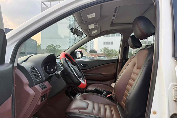 Forthing SX6 2017 #14 Forthing SX6 2017 car image #14