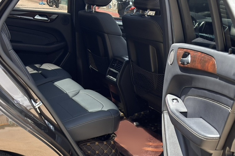 Mercedes-Benz M Class 2015 car image #14