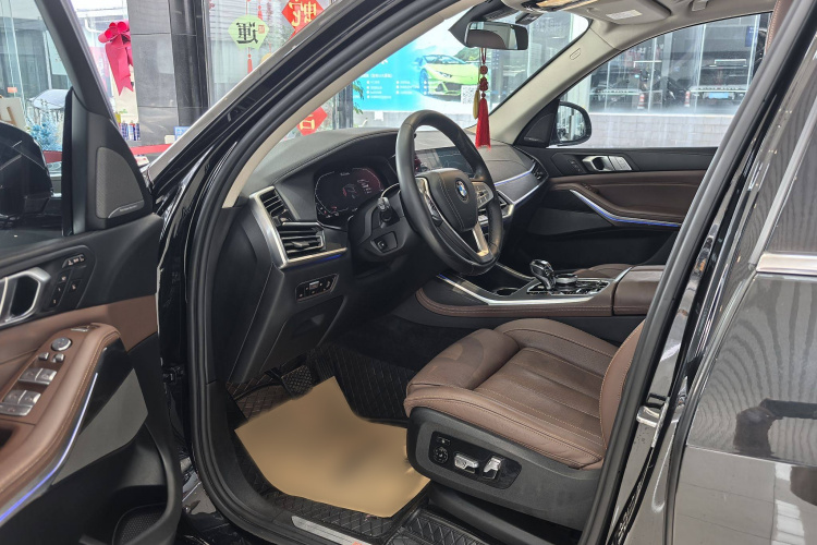 BMW X7 M60i 2022 #14 BMW X7 M60i 2022 car image #14