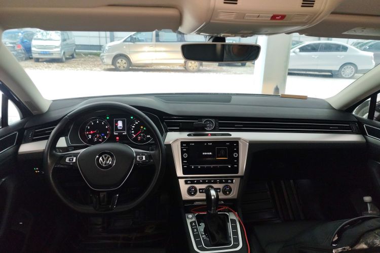 Volkswagen Passat Variant 2018 immagine di auto #14