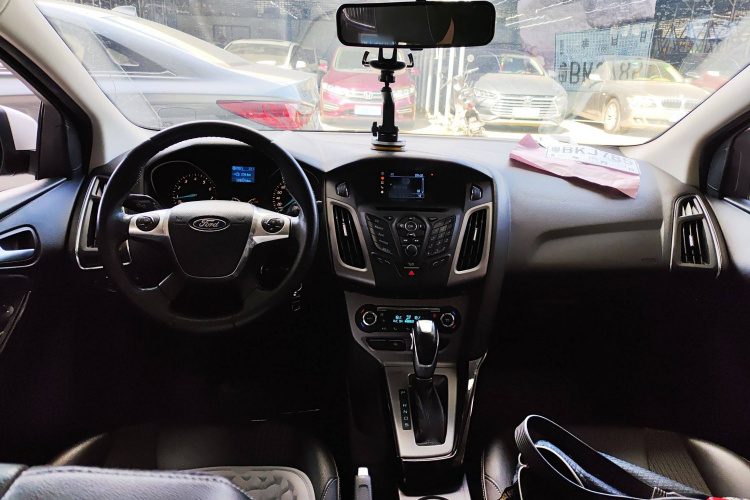 Ford Focus (Imported) 2014 car image #14