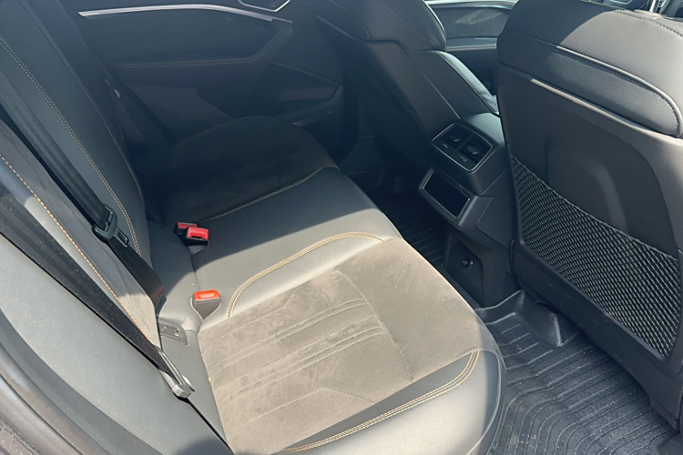 Audi e-tron 2021 صورة سيارة #14