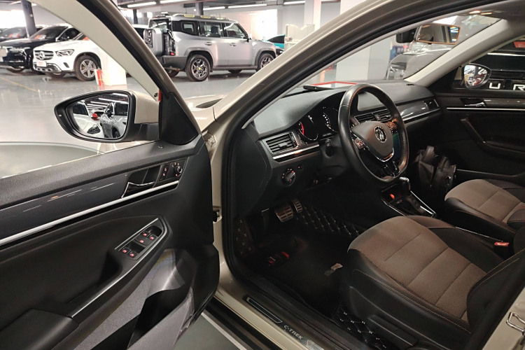 Volkswagen C-Trek 2018 immagine di auto #14