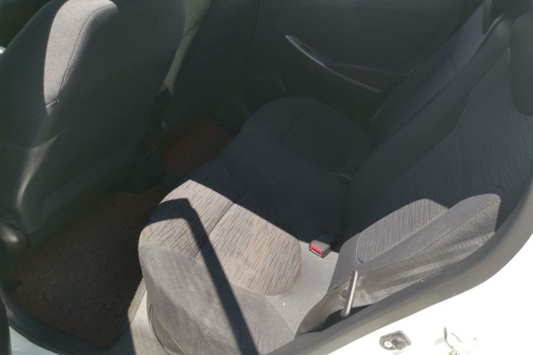 Hyundai Reina Hatchback 2015 car image #14