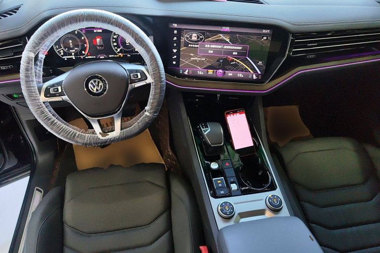 Volkswagen Touareg 2020 car image #14