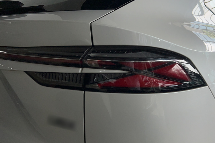 Roewe D5X DMH 2025 imagem de carro #14