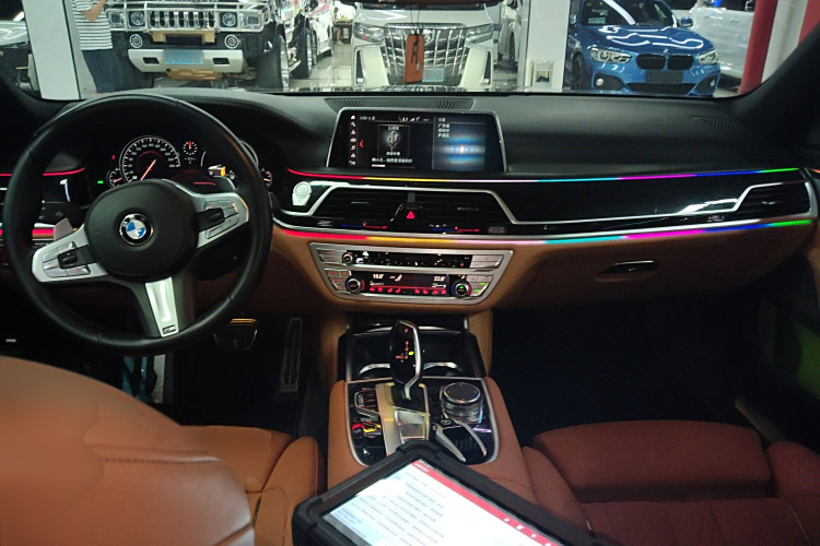 BMW M760Le 2019 car image #14