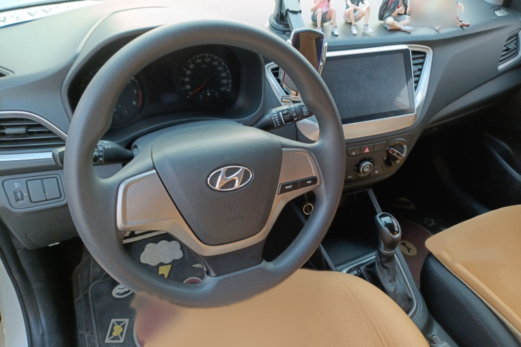 Hyundai Verna RV 2017 car image #14