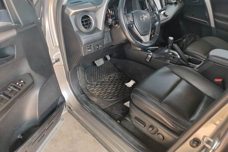 Toyota RAV4 (Imported) 2017 #14 Toyota RAV4 (Imported) 2017 immagine di auto #14