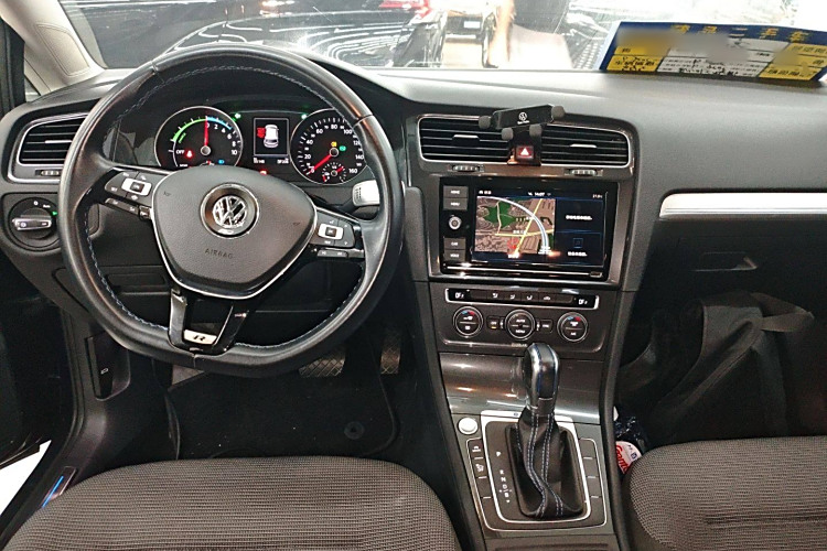 Volkswagen Golf Pure Electric 2020 image de voiture #14