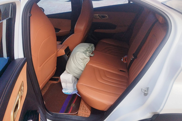 哪吒汽车 哪吒X 2024 汽车图片 #14