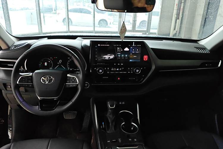 Toyota Highlander (Imported) 2024 car image #14