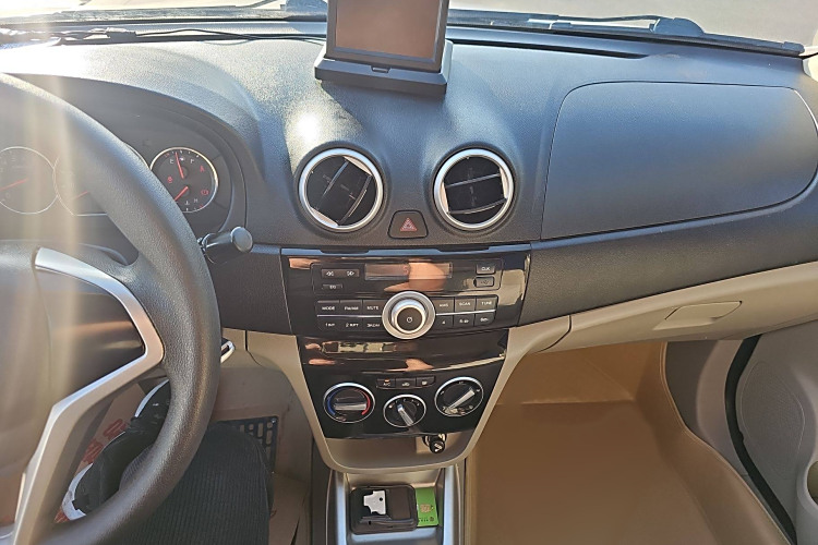 长安 悦翔V3 2016 汽车图片 #14