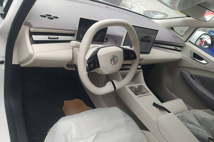 MG 4 EV 2025 car image #14