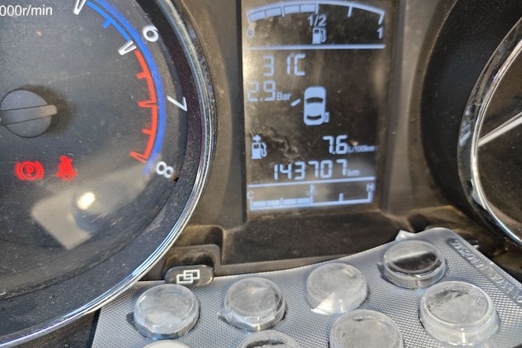 Forthing S500 2016 #14 Forthing S500 2016 car image #14