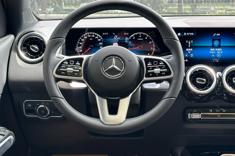 Mercedes-Benz GLB Class 2022 #14 Mercedes-Benz GLB Class 2022 car image #14