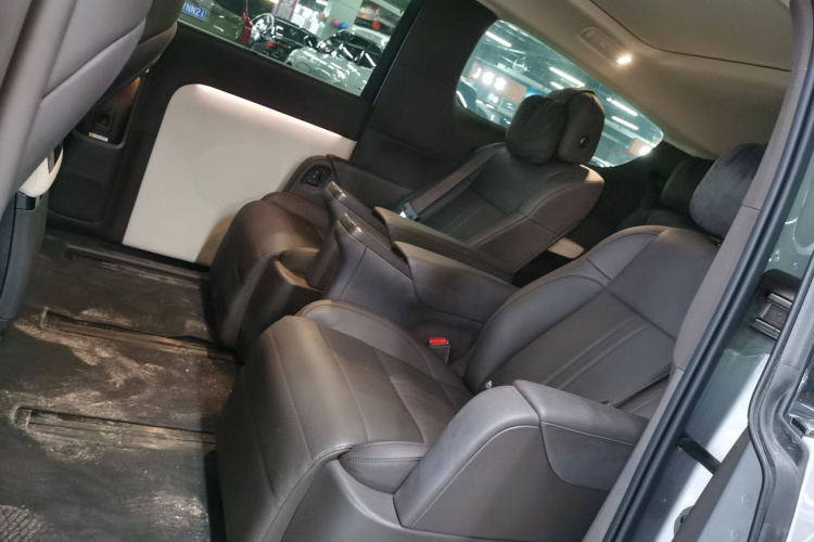 理想汽车 理想MEGA 2024 汽车图片 #14