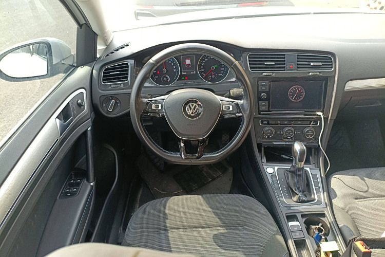 Volkswagen Golf Pure Electric 2020 image de voiture #14