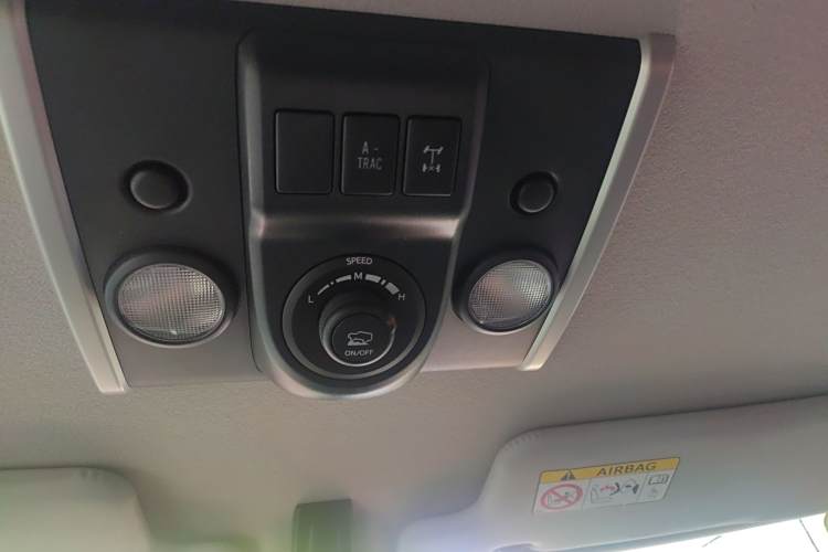 Toyota FJ Cruiser 2019 #14 Toyota FJ Cruiser 2019 car image #14