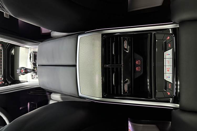 BMW M8 2021 #14 BMW M8 2021 car image #14