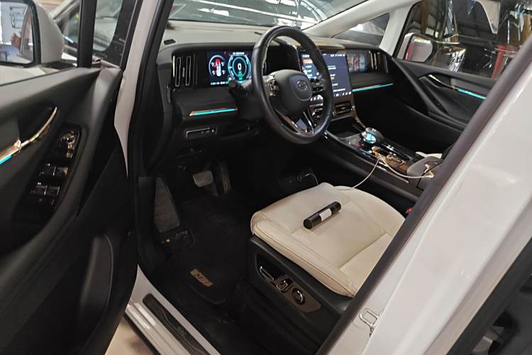 GAC Trumpchi E9 2023 #14 GAC Trumpchi E9 2023 изображение автомобиля #14