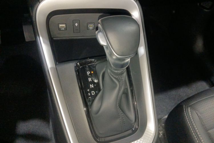 Kia Sonet 2024 immagine di auto #14