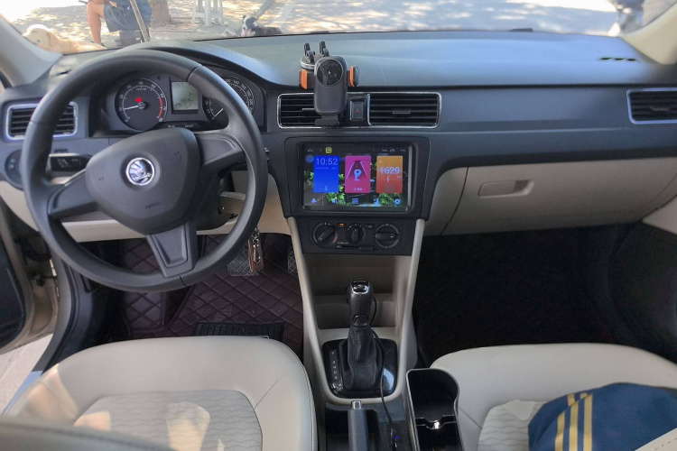 Skoda Rapid 2017 car image #14