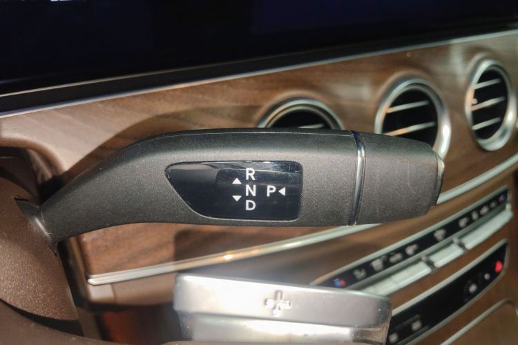 Mercedes-Benz E Class New Energy 2023 car image #14